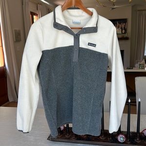 Women’s size medium in Columbia quarter button fleece